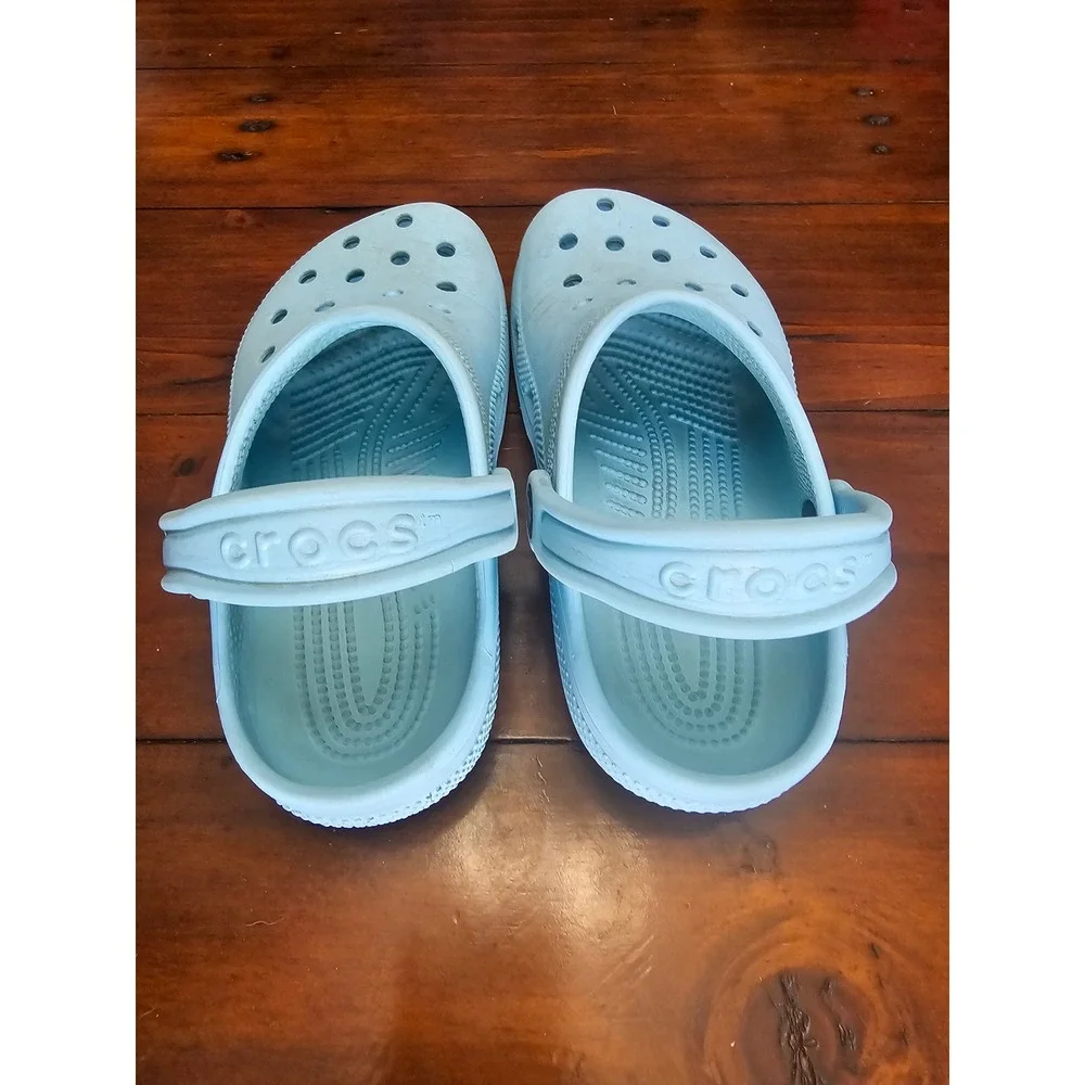 Crocs Classic Clogs Light Blue Junior Size‎ J2 Slip On Water Shoes Sandals